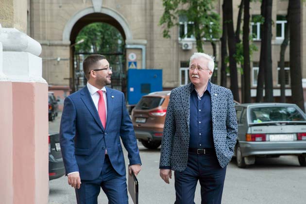С генеральным директором АО «СОЦИУМ-А» Русланом Ашурбейли С генеральным директором АО «СОЦИУМ-А» Русланом Ашурбейли