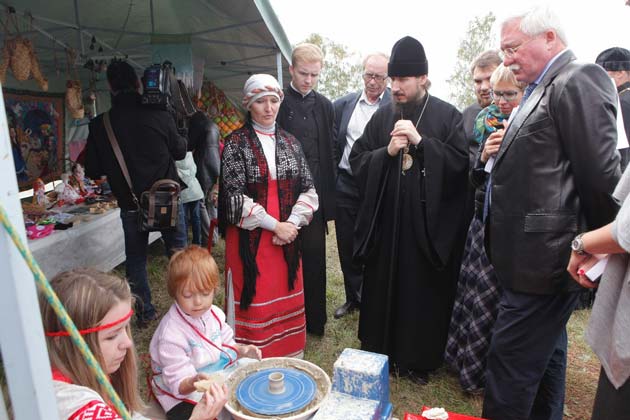 На первом празднике День села в Хирине в 2015 году. Праздник организован холдингом Игоря Ашурбейли и проходит ежегодно На первом празднике День села в Хирине в 2015 году. Праздник организован холдингом Игоря Ашурбейли и проходит ежегодно