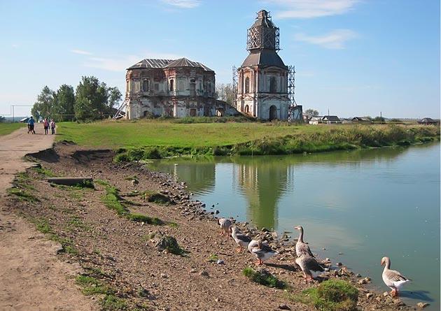 Хиринский храм до восстановления. 2009 год