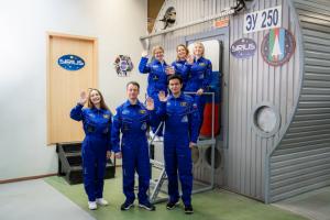 Шесть добровольцев, вошедших в экипаж SIRIUS-23, прощаются с «Землёй» на год. Старт эксперимента 14 ноября 2023 года