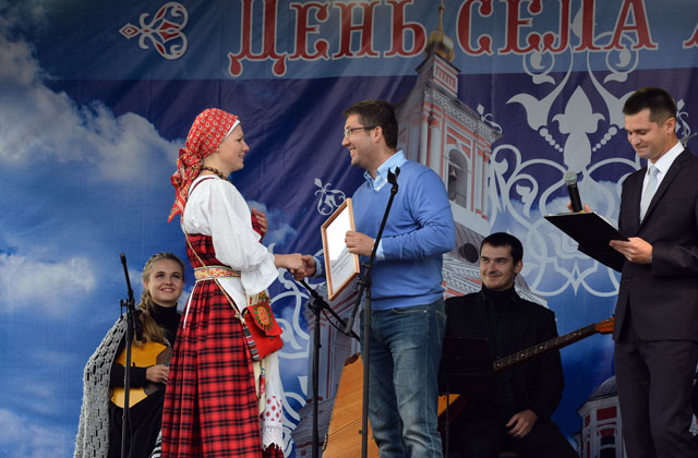 Фольклорный ансамбль «Светлица», руководитель Светлана Константиновна Кашанина. 2015 год Фольклорный ансамбль «Светлица», руководитель Светлана Константиновна Кашанина. 2015 год