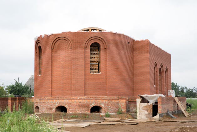 Строительство храма в честь преподобномученицы Елисаветы в Алапаевске. Июнь 2016 год