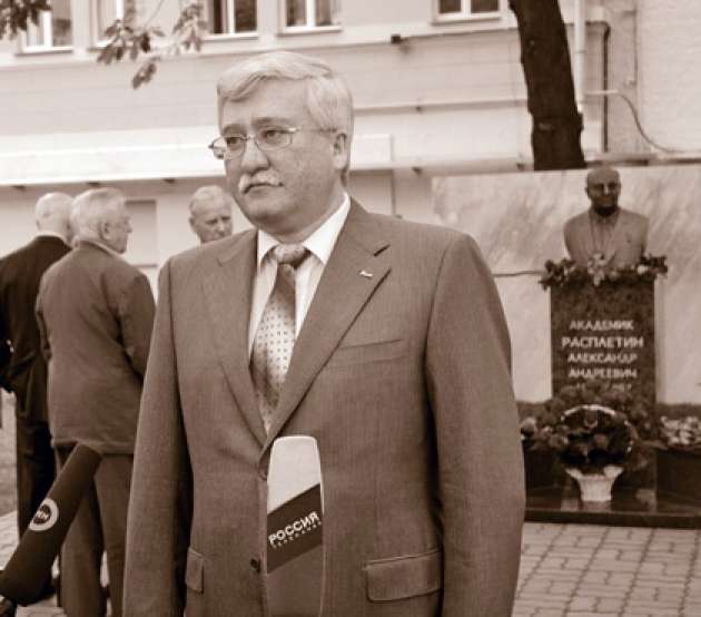 Игорь Ашурбейли на открытии мемориального комплекса с бюстом Александра Расплетина в августе 2008 года 