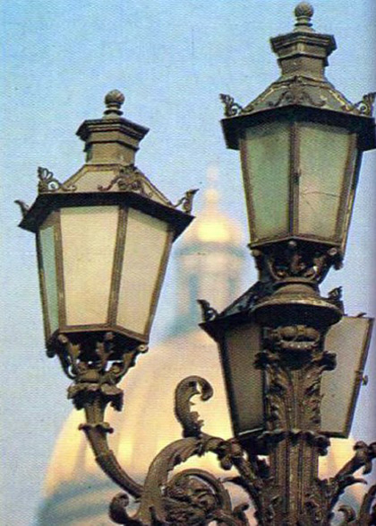Старинный фонарь на Исаакиевской площади
