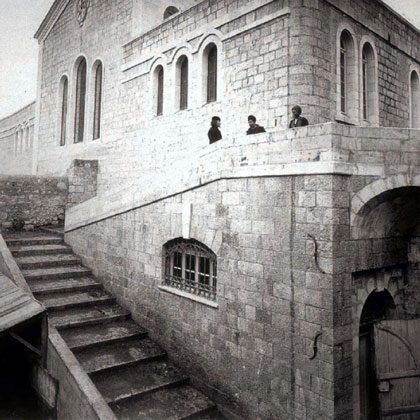 Фасад церкви на Александровском подворье в Иерусалиме. Фото начала XX века