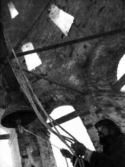 Палех. Звонят колокола Ильинской церкви — единственной открытой за годы Советской власти