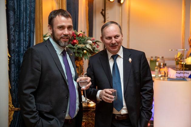 Вячеслав Дереш и Сергей Мелешкин на праздничном новогоднем вечере руководителей «Социума»