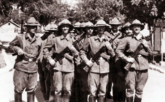 Курсант И. Р. Ашурбейли – справа в первом ряду. Командир отделения, лучший морзянщик и стрелок
