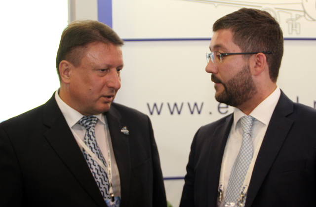 Олег Лавричев, генеральный директор АПЗ и Руслан Ашурбейли, генеральный директор КБ-1 на «МАКСе-2015»