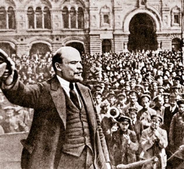 Председатель Совета Народных Комиссаров РСФСР В. И. Ленин выступает перед солдатами. 1918 год Председатель Совета Народных Комиссаров РСФСР В. И. Ленин выступает перед солдатами. 1918 год