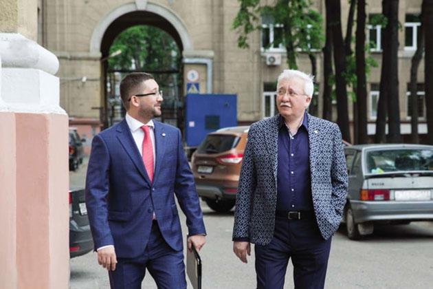 Основатель и единственный бенефициар холдинга «Социум» Игорь Ашурбейли и генеральный директор АО «Социум-A», генеральный директор Ассоциации Военно-промышленных компаний Руслан Ашурбейли Основатель и единственный бенефициар холдинга «Социум» Игорь Ашурбейли и генеральный директор АО «Социум-A», генеральный директор Ассоциации Военно-промышленных компаний Руслан Ашурбейли