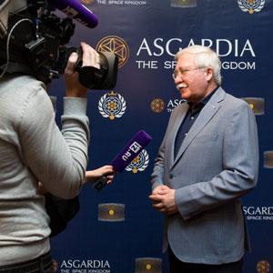 Игорь Ашурбейли дает интервью на пресс-конференции, посвященной году становления Асгардии