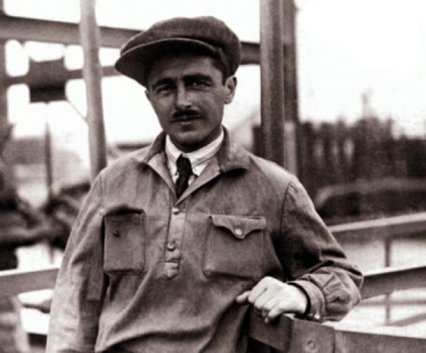 Дед И. Р. Ашурбейли Давуд – главный инженер на строительстве предприятия. 1930-е годы