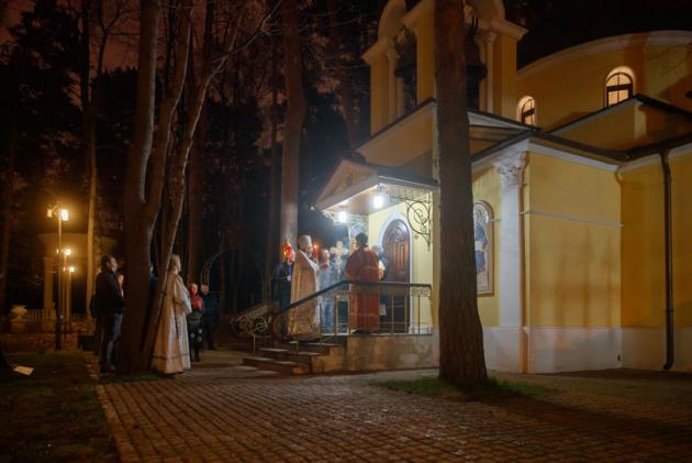 Пасхальное богослужение в храме во имя святой преподобномученицы Елисаветы в Покровском-Стрешневе