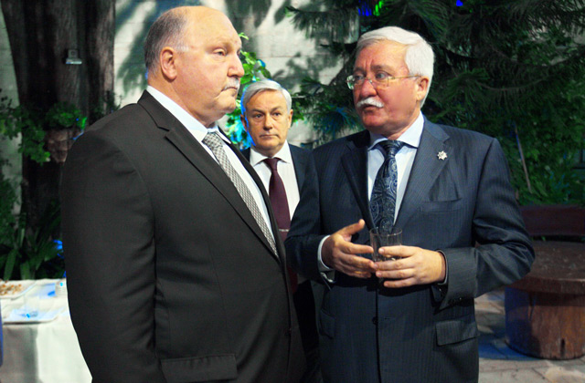 Игорь Ашурбейли (справа) будет первым директором представительства ИППО в Святой земле, которому предстоит не столько управлять, сколько восстанавливать и возвращать