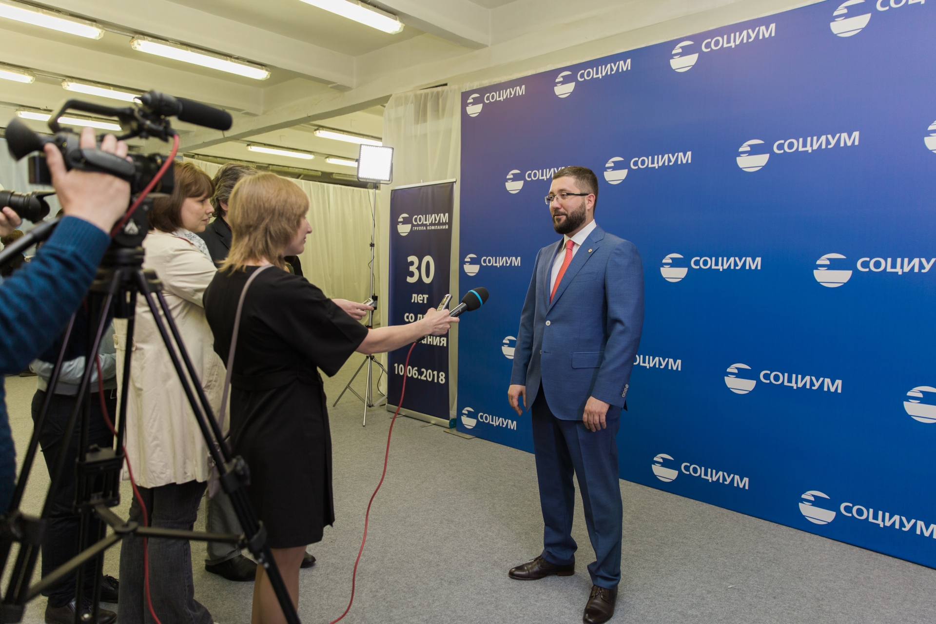 Генеральный директор АО «СОЦИУМ-А» Руслан Ашурбейли дает интервью