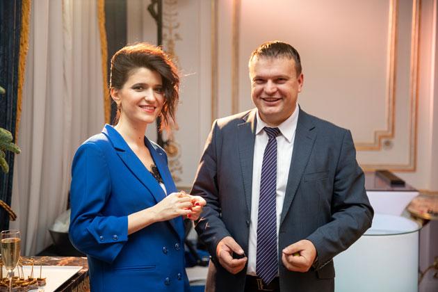 Денис Шмелёв и Алеся Фёдорова на праздничном новогоднем вечере руководителей «Социума»