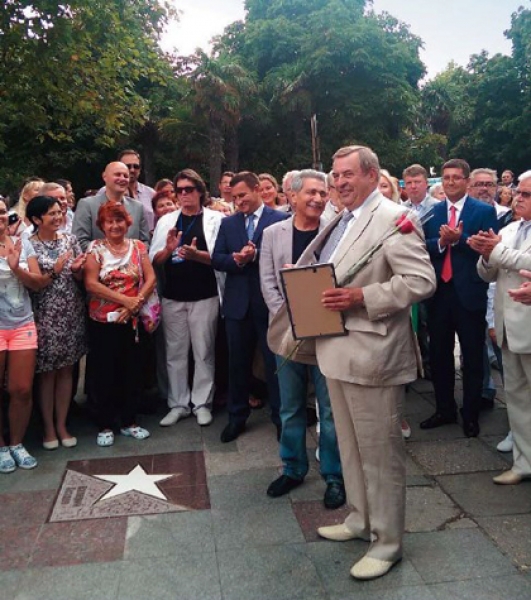 Г. Н. Селезнёв на «Аллее звёзд», XV Международный телекинофорум «Вместе» (2014 год, Ялта) Г. Н. Селезнёв на «Аллее звёзд», XV Международный телекинофорум «Вместе» (2014 год, Ялта)