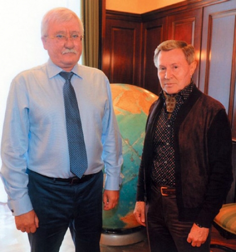 С первым заместителем министра обороны РФ (1997– 2001), действительным государственным советником Российской Федерации I класса Н. В. Михайловым