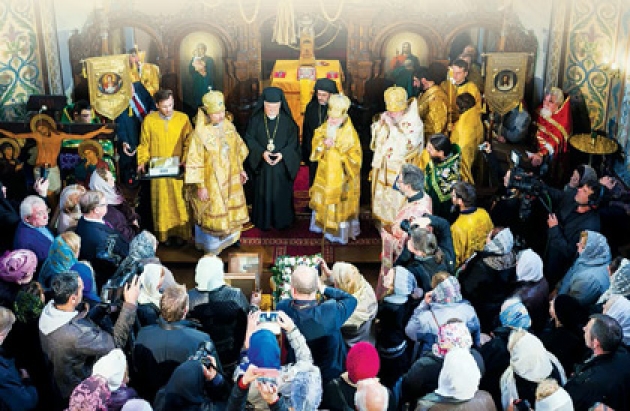 Божественную литургию возглавил митрополит Германский Августин (Константинопольский Патриархат)