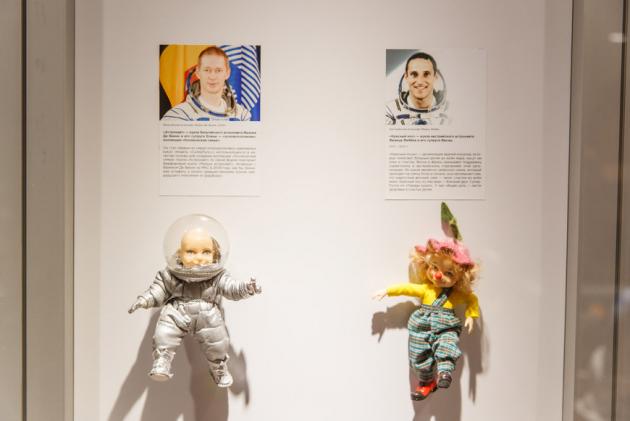 «Астропупс» – первая кукла из коллекции «Космическая семья», а «Красный нос» из Австрии – посланник организации, которая заботится о тяжелобольных детях