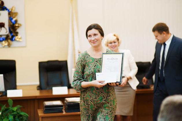 Вручение благодарности участнику конкурса «Голос традиций – 2018» Вручение благодарности участнику конкурса «Голос традиций – 2018»