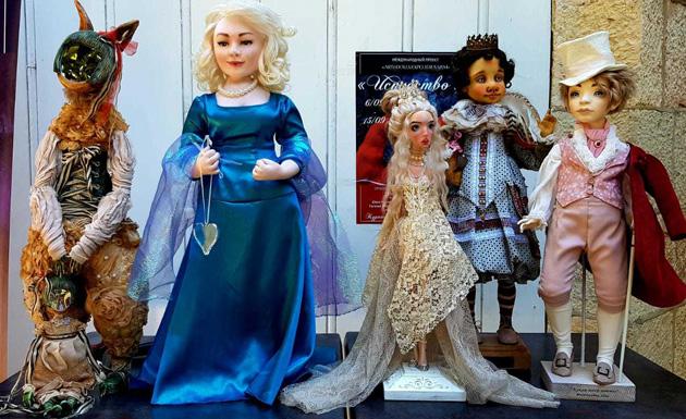 Выставка кукол на Сергиевском подворье в Иерусалиме