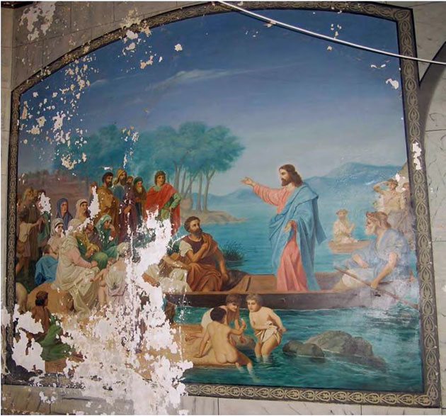 А так выглядели многие фрески на стенах Сергиевского подворья в 2010 году