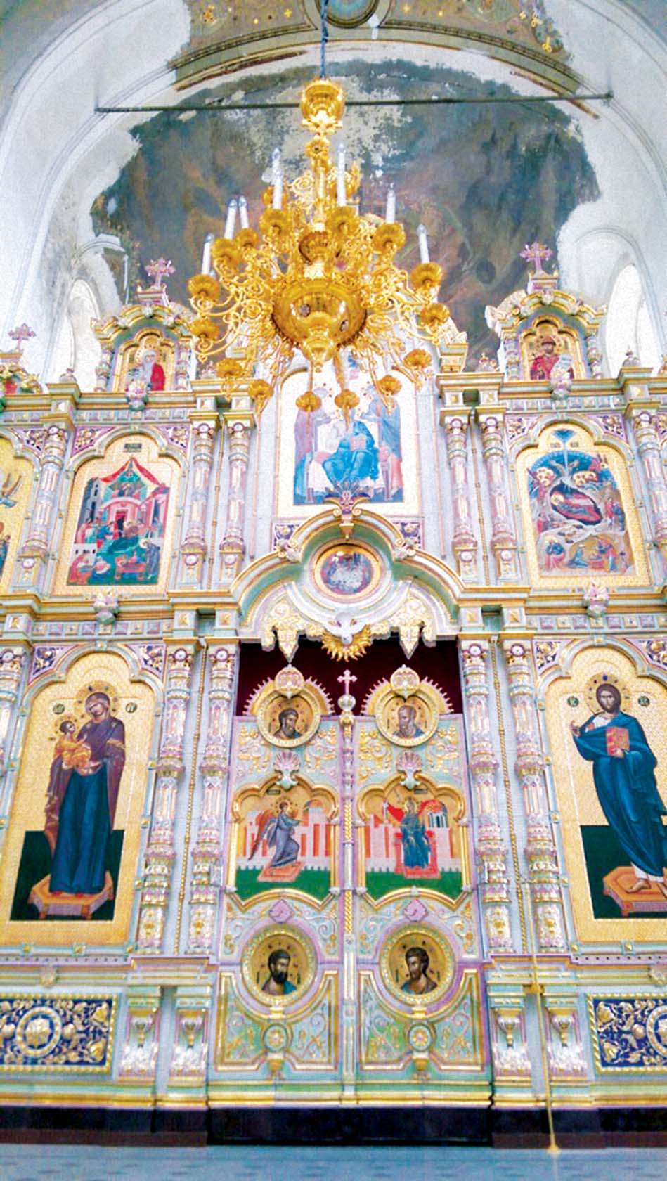 Восстановленный фаянсовый иконостас Крестовоздвиженского собора