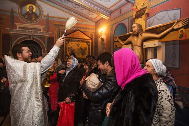 Копия Годеновского креста в храме Святой Елисаветы в Покровском-Стрешневе