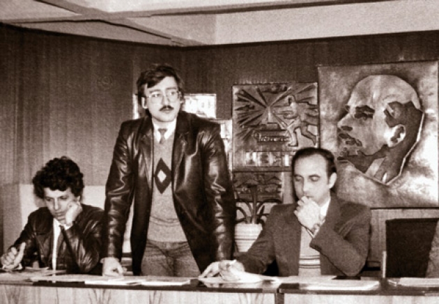 И. Р. Ашурбейли ведет заседание возглавляемой им Ассоциации научных и производственно-технических предприятий Азербайджана (АНПТПА). 1989 год