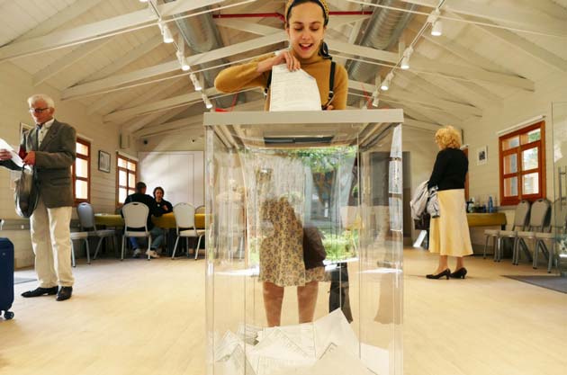 Голосование на выборах Президента РФ на участке в Иерусалиме (Израиль)