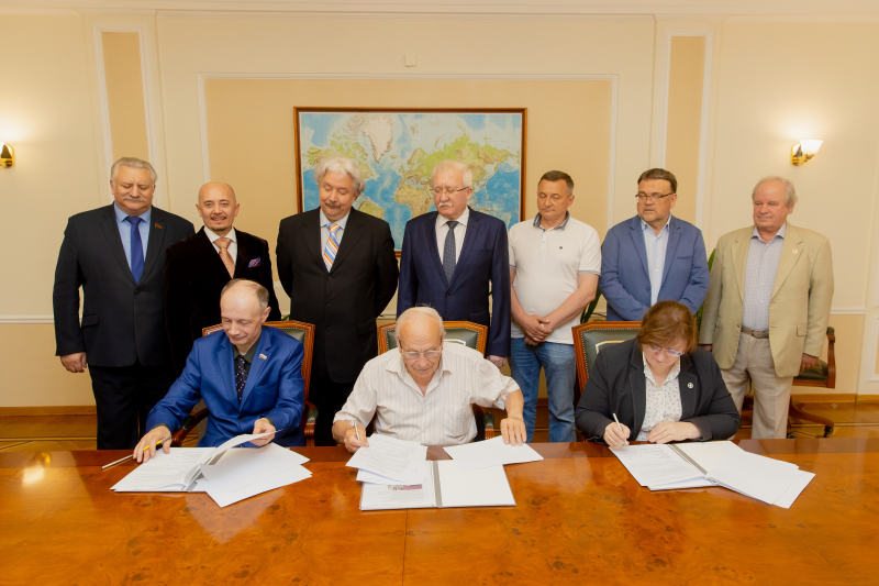 Рабочая встреча членов Коалиции политических партий России и общественных организаций, которые подписали коалиционное соглашение. Июнь 2020 года