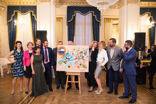 Руководители «Социума» приняли участие в создании уникального полотна