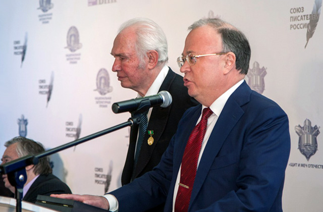 Андрей Караулов (справа) и  Валерий Ганичев (слева)