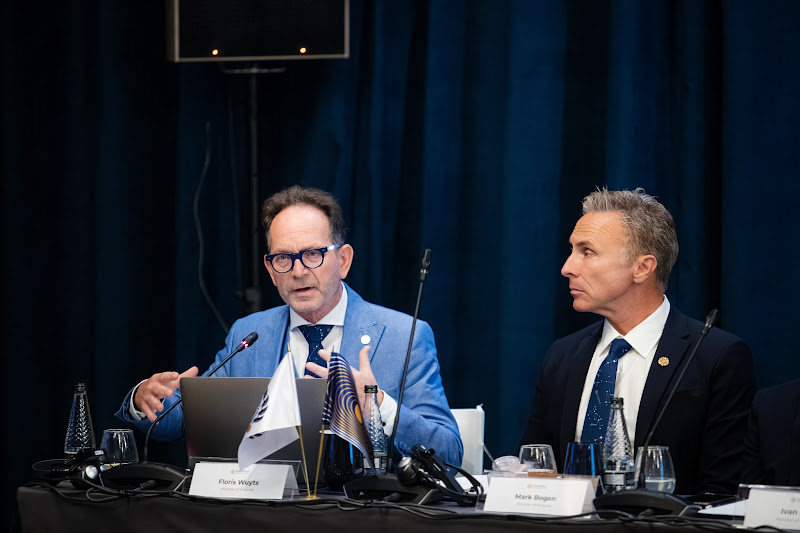 Министр науки Асгардии Флорис Ваутс, Министр финансов Асгардии Марк Боген