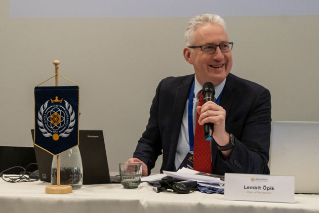 Лембит Опик на очной сессии Парламента Асгардии в Таллине. Ноябрь 2019