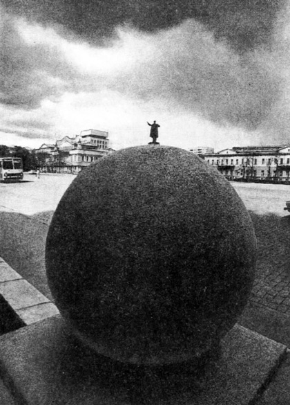Очевидно, так лучше видно содеянное последователями.