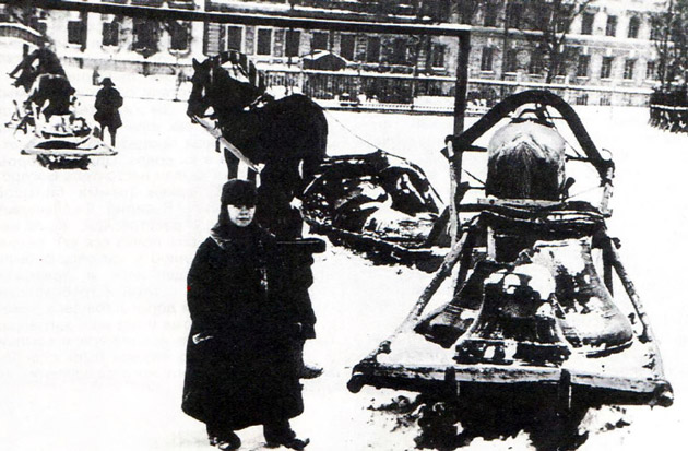 Вывоз колоколов с Никольского войскового казачьего собора. 1930-е годы