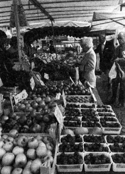 Бонн. Овощной рынок на Ратушной площади