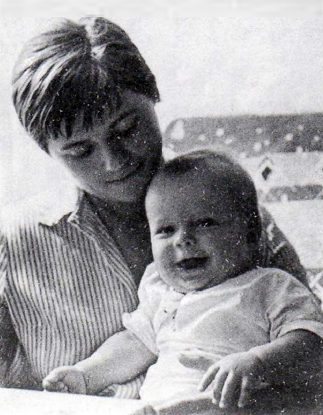 Моя сестра Инна Константиновна, с сыном Димой. Фото 1966 года