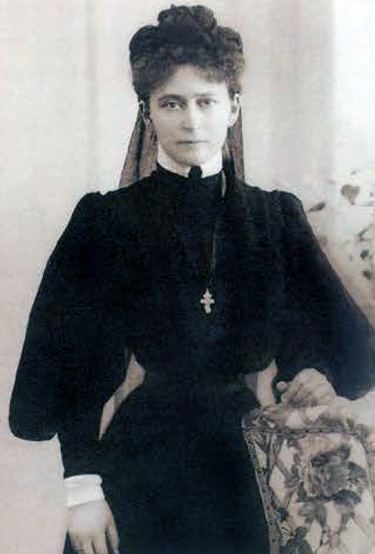 Елисавета Феодоровна не снимала траур, держала строгий пост, много молилась.