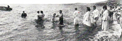 Адвентисты седьмого дня (АСД). Обряд крещения в водах Авачинской бухты Тихого океана