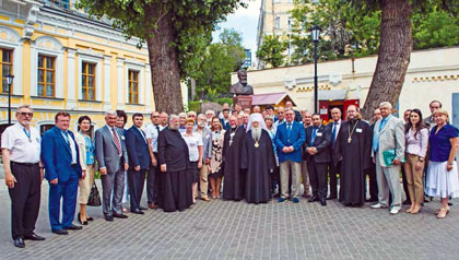 Члены Совета Императорского Православного Палестинского Общества и руководители региональных и международных отделений ИППО во главе с Председателем Общества Сергеем Степашиным во время совещания в Москве. Июль 2016 г.