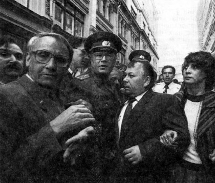 Закатные минуты московского партголовы Юрия Прокофьева. На что уж изворотлив, а "гэкачепнулся"!