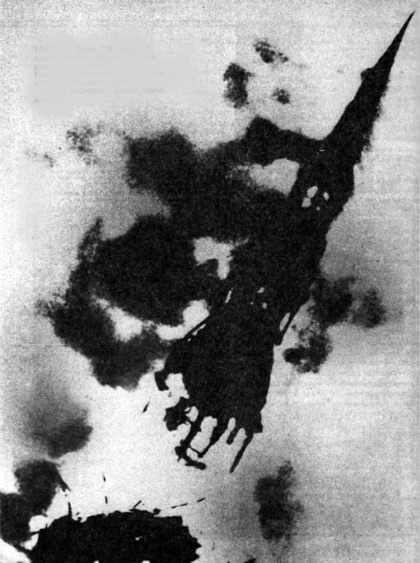 1943 год. Рига. "В полете" храм святого Петра. Сталин разрушал церкви с земли. Гитлер — преимущественно с воздуха. Разного цвета новый порядок делал одно дело