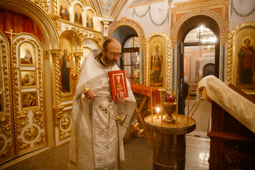 Пасхальное богослужение в Храме святой преподобномученицы Елисаветы в Покровском-Стрешневе