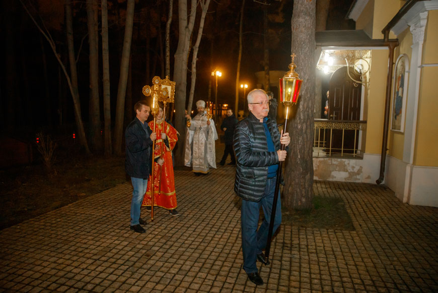 Пасхальное богослужение в Храме святой преподобномученицы Елисаветы в Покровском-Стрешневе