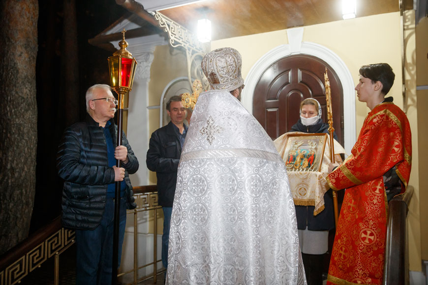 Пасхальное богослужение в Храме святой преподобномученицы Елисаветы в Покровском-Стрешневе