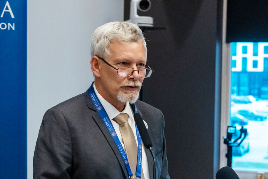 Бен Делл на очной сессии Парламента Асгардии в Таллине. Ноябрь, 2019 год